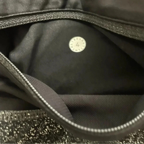 Lululemon Run Times Short II 4" Luminosity Foil Print Black Silver Size 4 - Picture 7 of 8